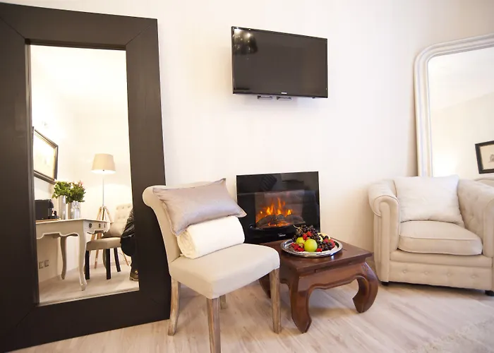 לינה וארוחת בוקר Town House 62 4*