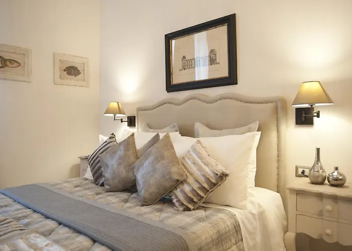 לינה וארוחת בוקר Town House 62 4*