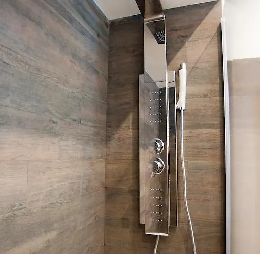 לינה וארוחת בוקר Town House 62 4*